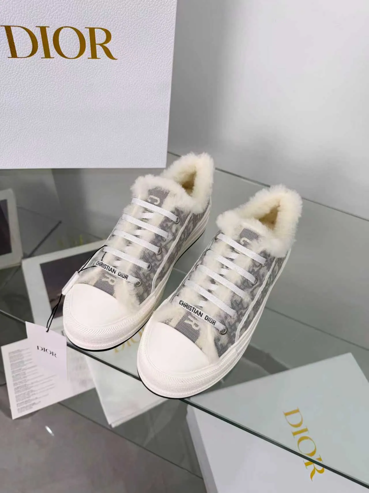 Men's men's shoes pP540! 𝐃𝐈𝐎𝐑 𝐖𝐚𝐥𝐤'𝐧 Dior Presbyopia Embroidery Wool Thick Sole Canvas Shoes Casual Sneakers (Half Flop) These Walk'n'Dior thick sole sneakers are a fashionable piece that elevates the collection. Oblique printed cotton embroidered upper with comfortable platform sole, tongue and Christian Dior Paris signature laces. Bottom thickness 4.5CM Size: Women's 35-41